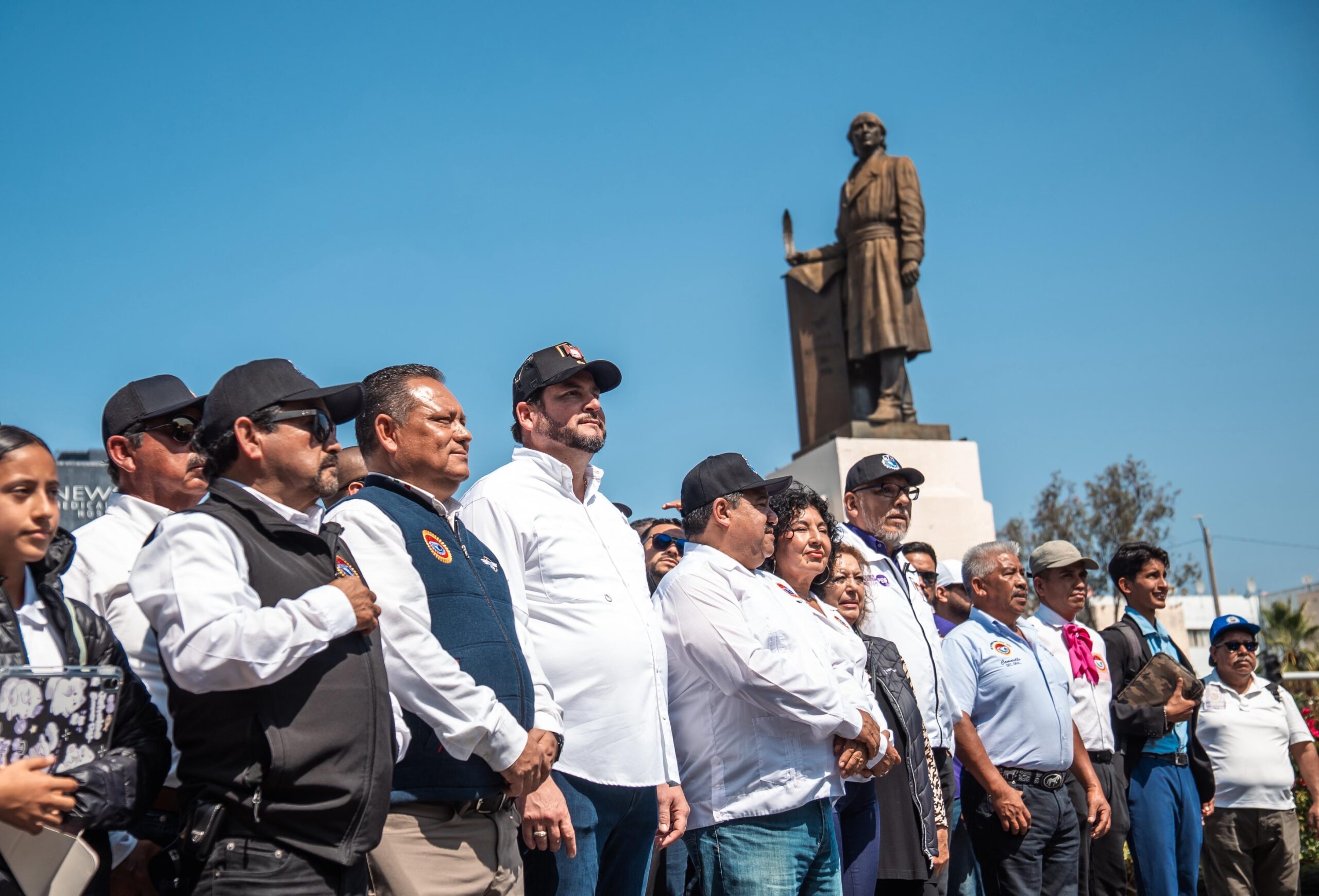 ENCABEZA ISMAEL BURGUEÑO DESFILE POR EL DÍA DEL TRABAJO - Tijuana en la ...